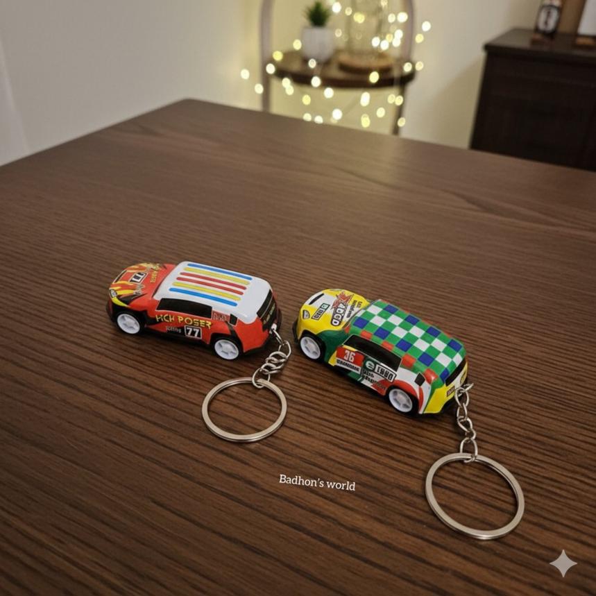Miniature die-cast metal race car key Ring R0250